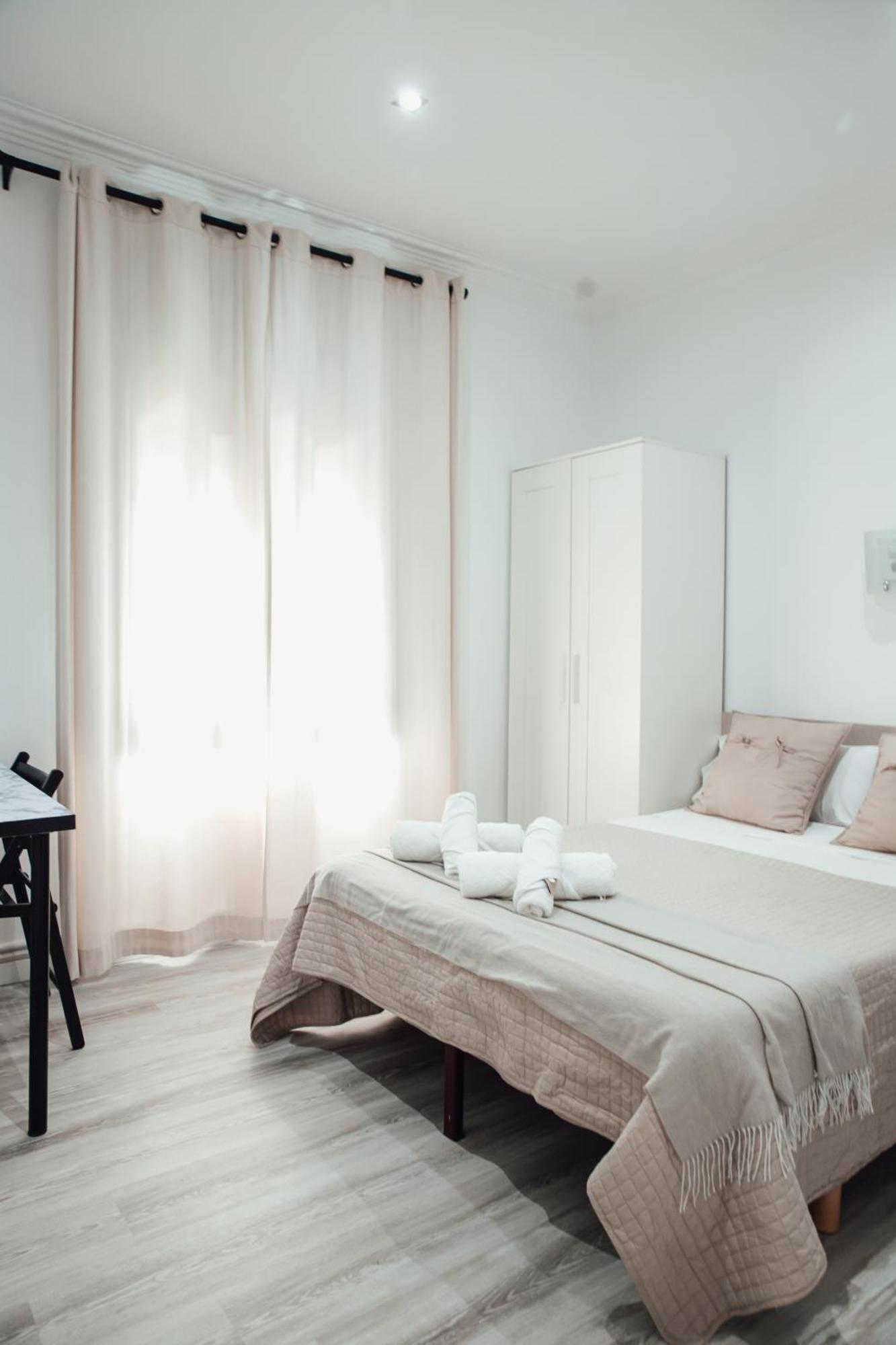 Hostal Ruta De Francia Barcelona Kültér fotó