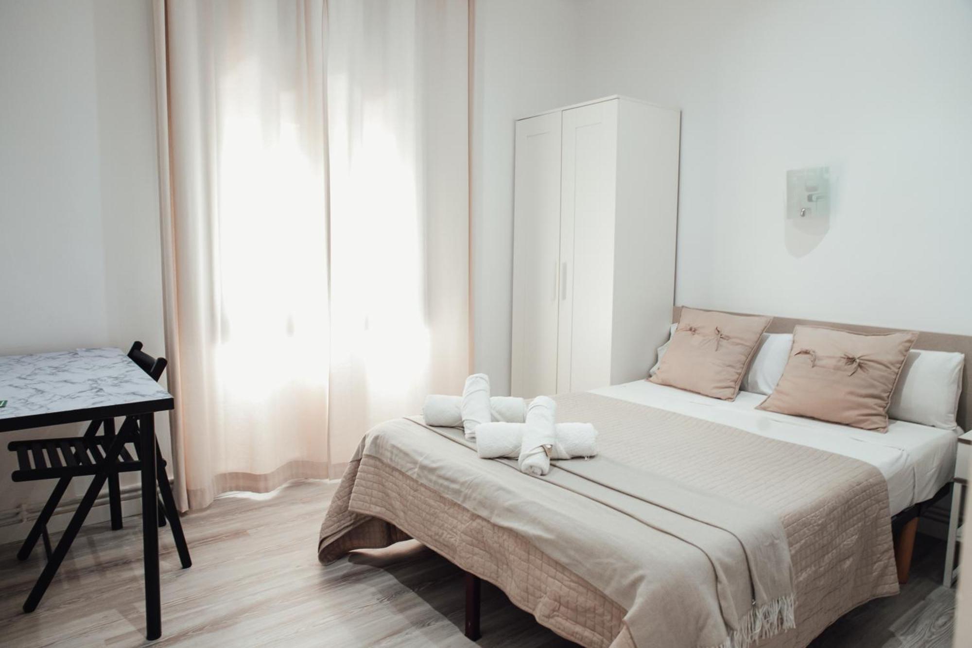 Hostal Ruta De Francia Barcelona Kültér fotó