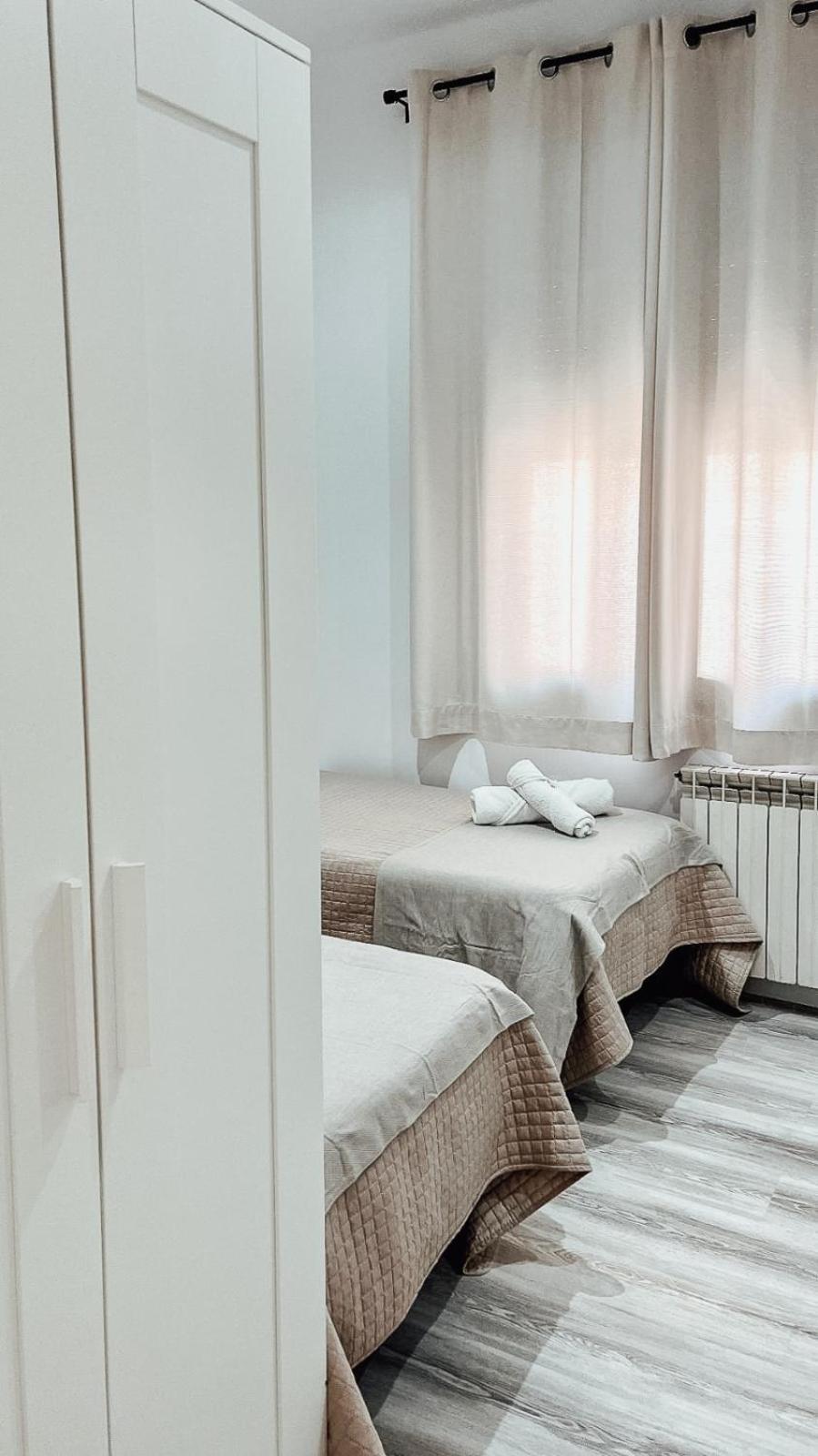 Hostal Ruta De Francia Barcelona Kültér fotó