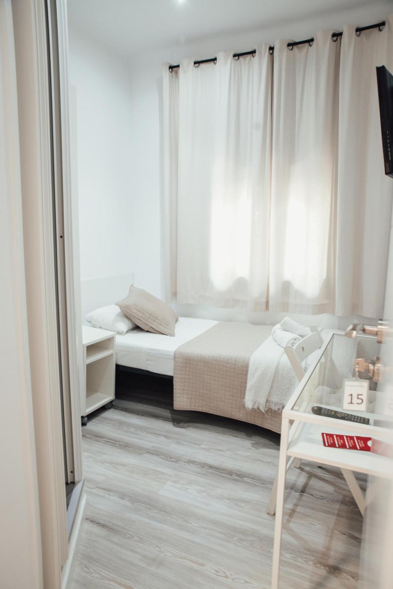 Hostal Ruta De Francia Barcelona Kültér fotó